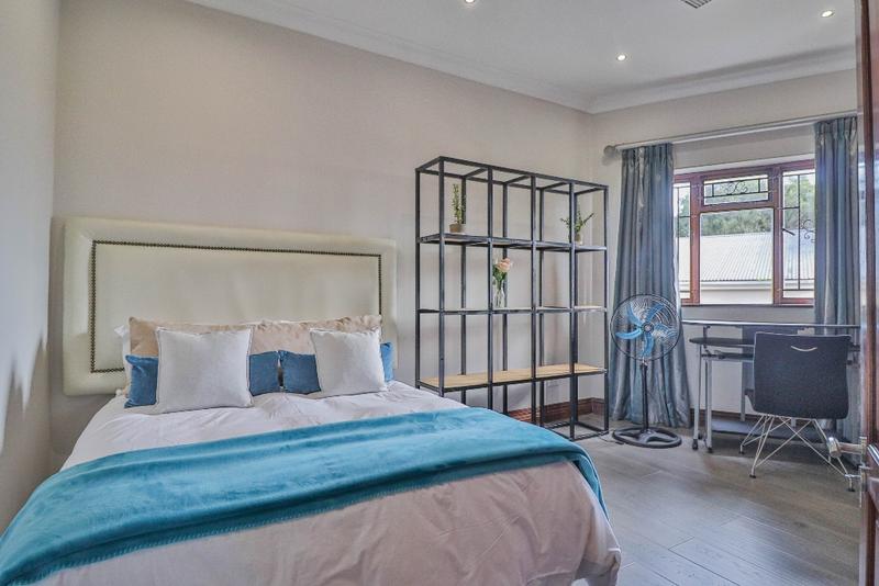 5 Bedroom Property for Sale in Linkside Western Cape